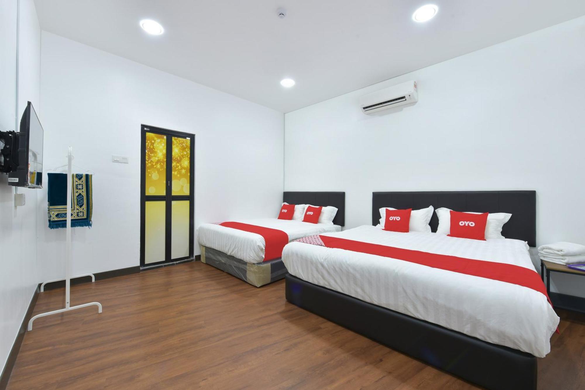 Oyo 90869 Hotel Madeena Inn Sepang Exterior foto